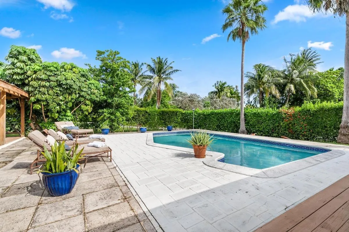 Private Pool 3 Bedrooms Oasis Sandalwood Escape George Town Villa