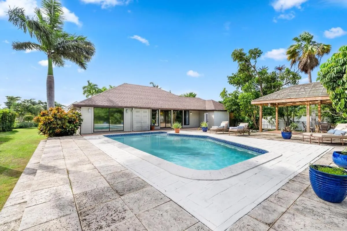 Private Pool 3 Bedrooms Oasis Sandalwood Escape George Town