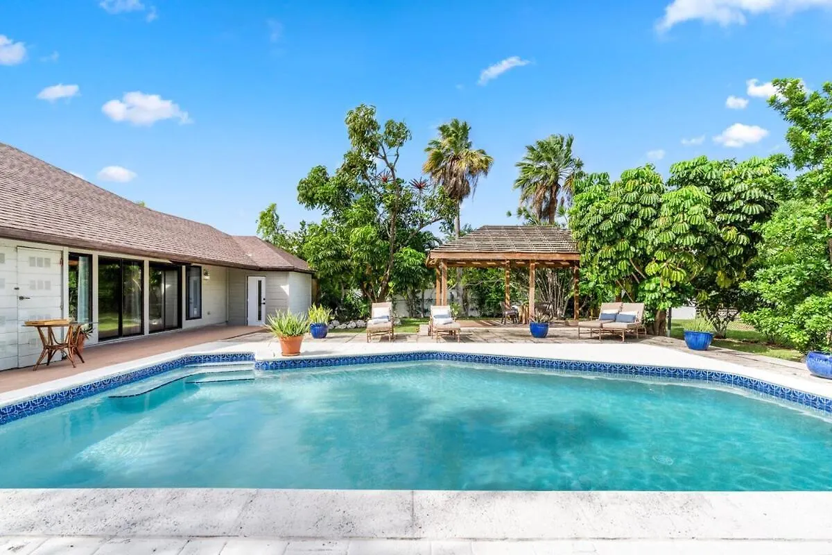 Villa Private Pool 3 Bedrooms Oasis Sandalwood Escape George Town