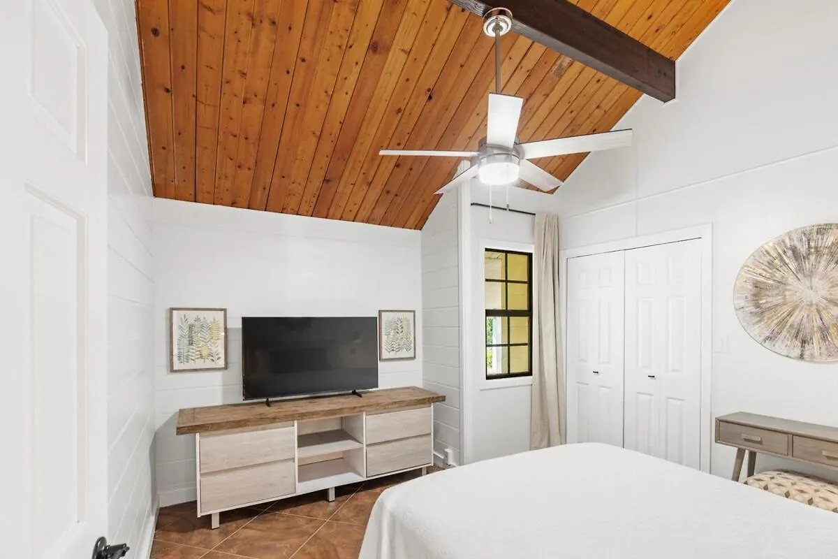 Private Pool 3 Bedrooms Oasis Sandalwood Escape George Town Cayman Islands